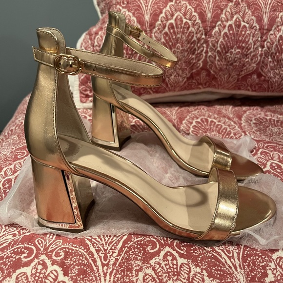 Halston Rose Gold heels size seven worn once - Picture 2 of 8